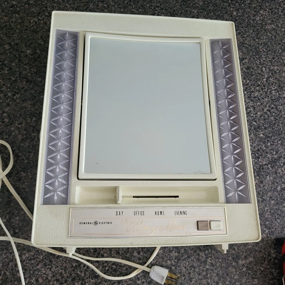 Vintage GE Lighted‎ Makeup Mirror Model B21M-1 Lighted Vanity Mirror 4 Settings